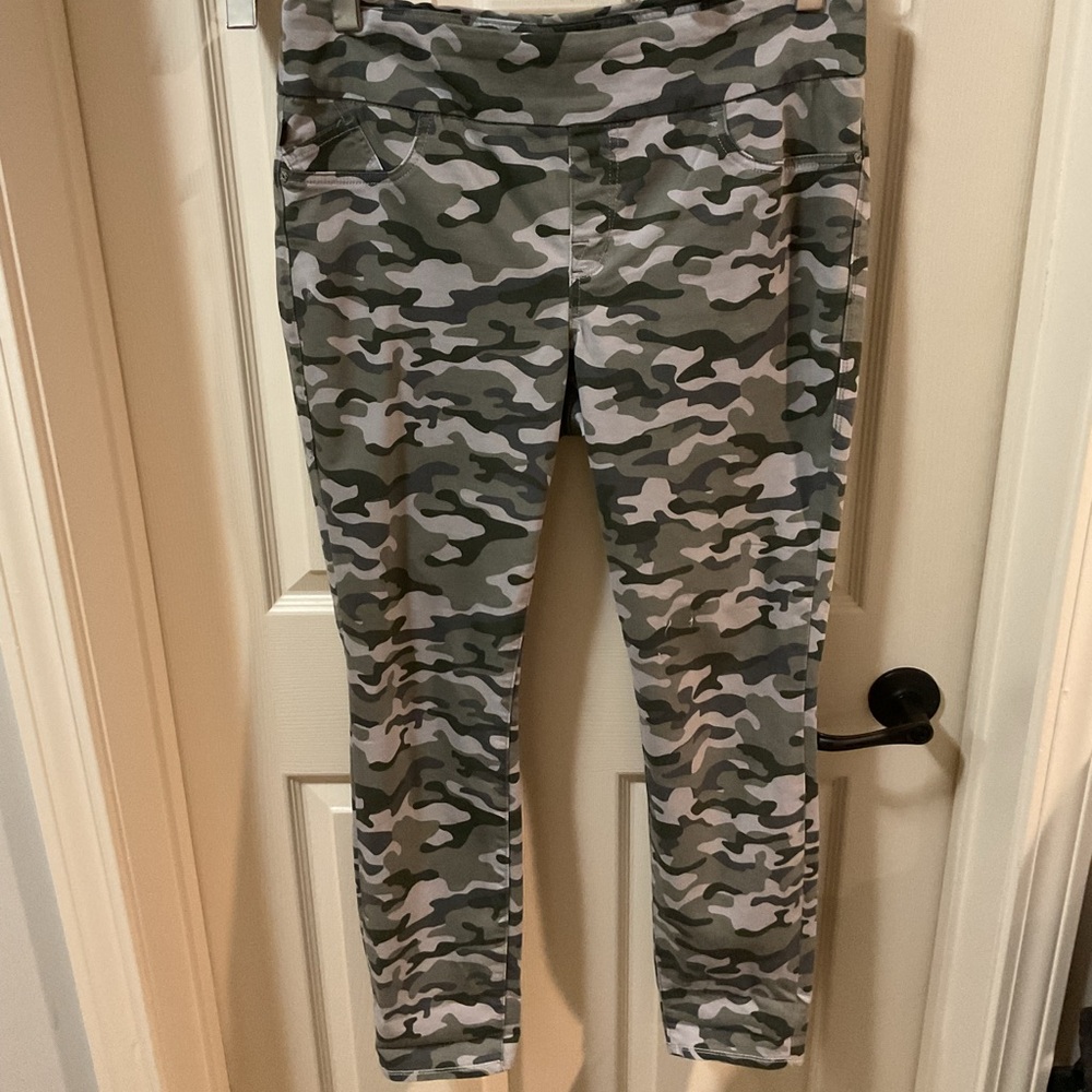 Rock & Republic Denim Rx Cozy Green Camouflage Jeans, Size 16M
